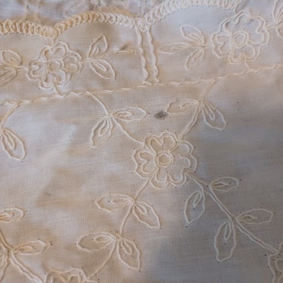 Two Vintage Embroidered Table Runners. One 4' 10" x 12" & One 3' 5" x 12" - Picture 7 of 13